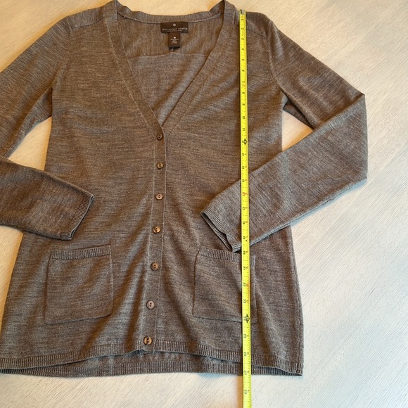 Fenn Wright Manson 100% Merino Wool Brown V Neck Button Cardigan‎ Sweater Size M - Picture 6 of 11